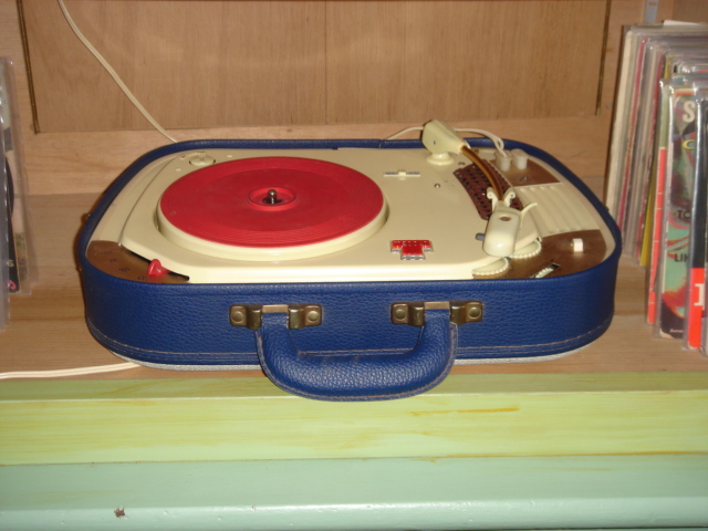 Électrophone portable Teppaz, fabriqué à Lyon dans les années 1960